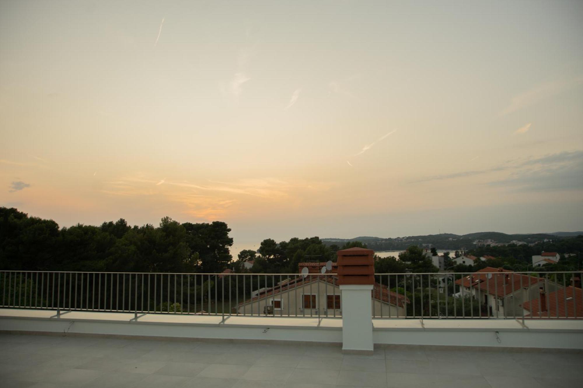 A-seven Apartment *
