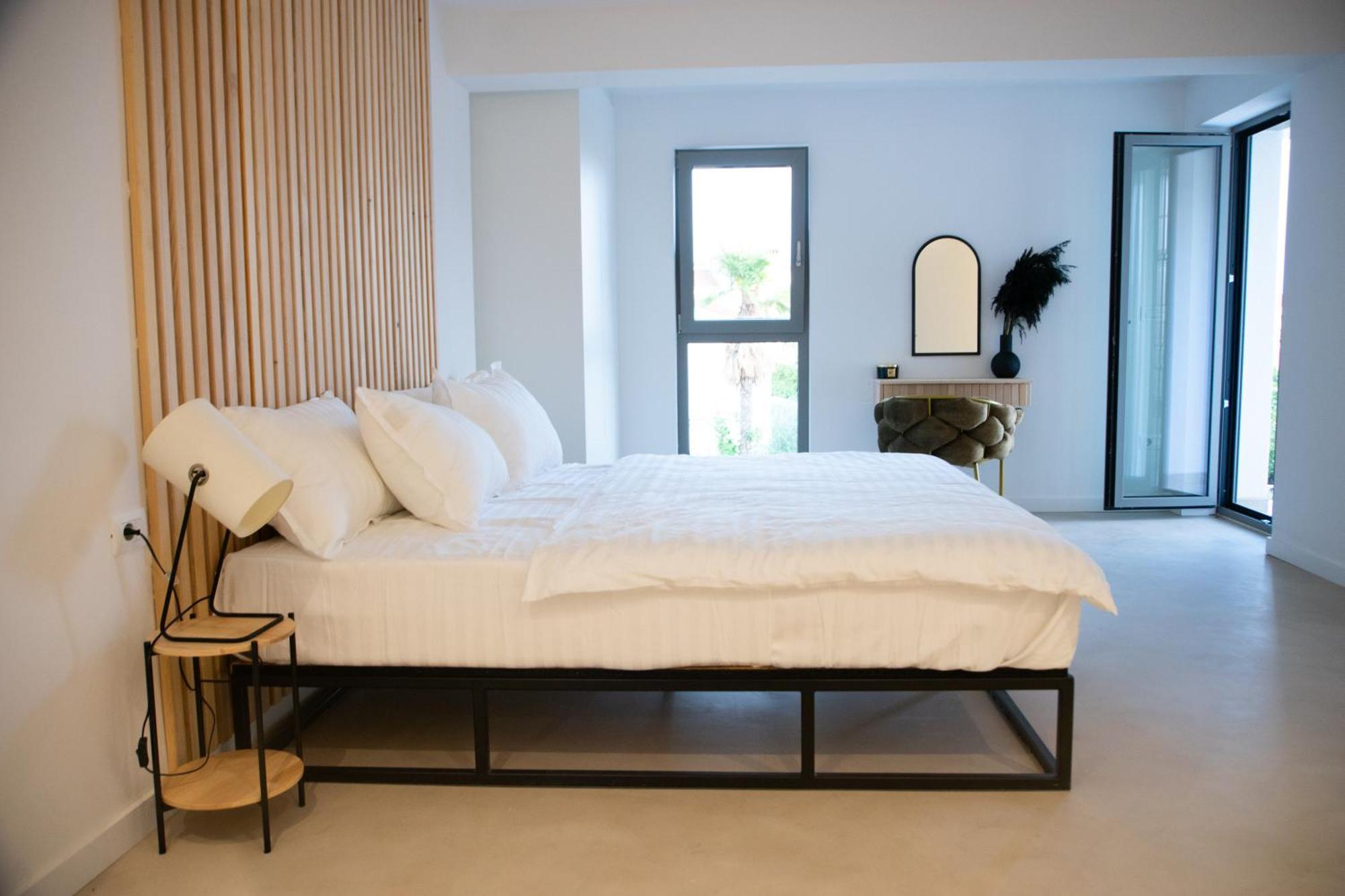 A-seven Apartment *