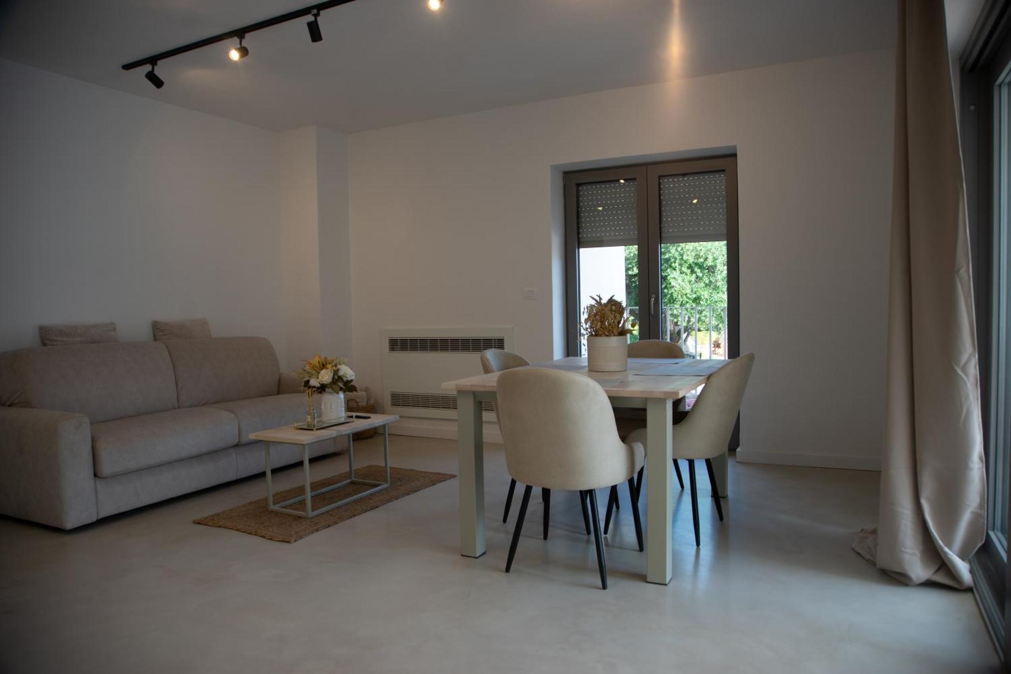 A-seven Apartment *