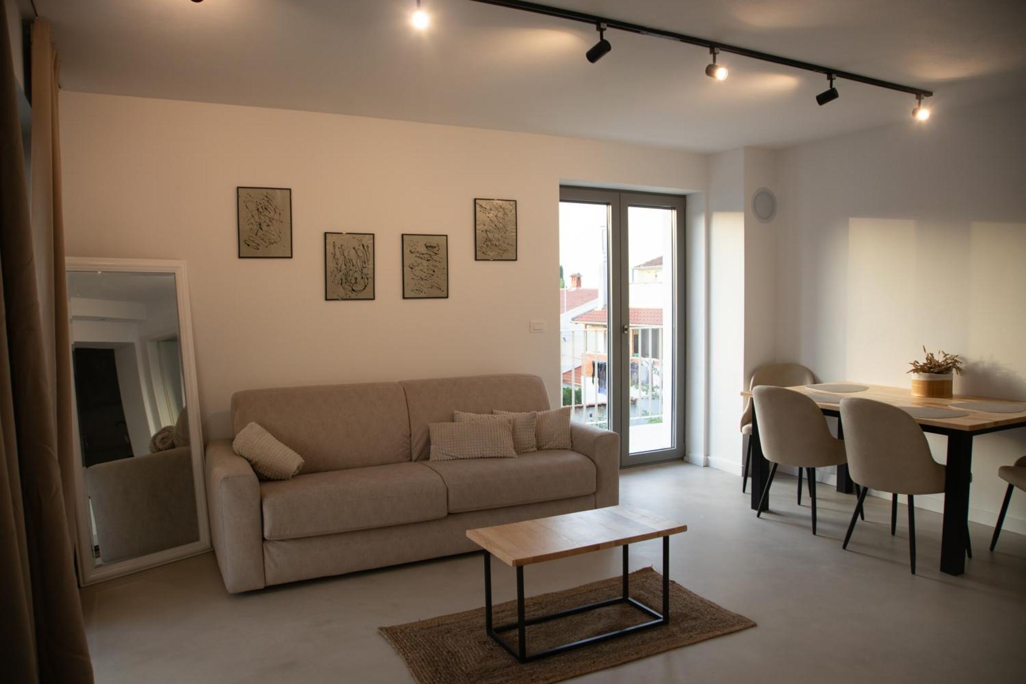A-seven Apartment *